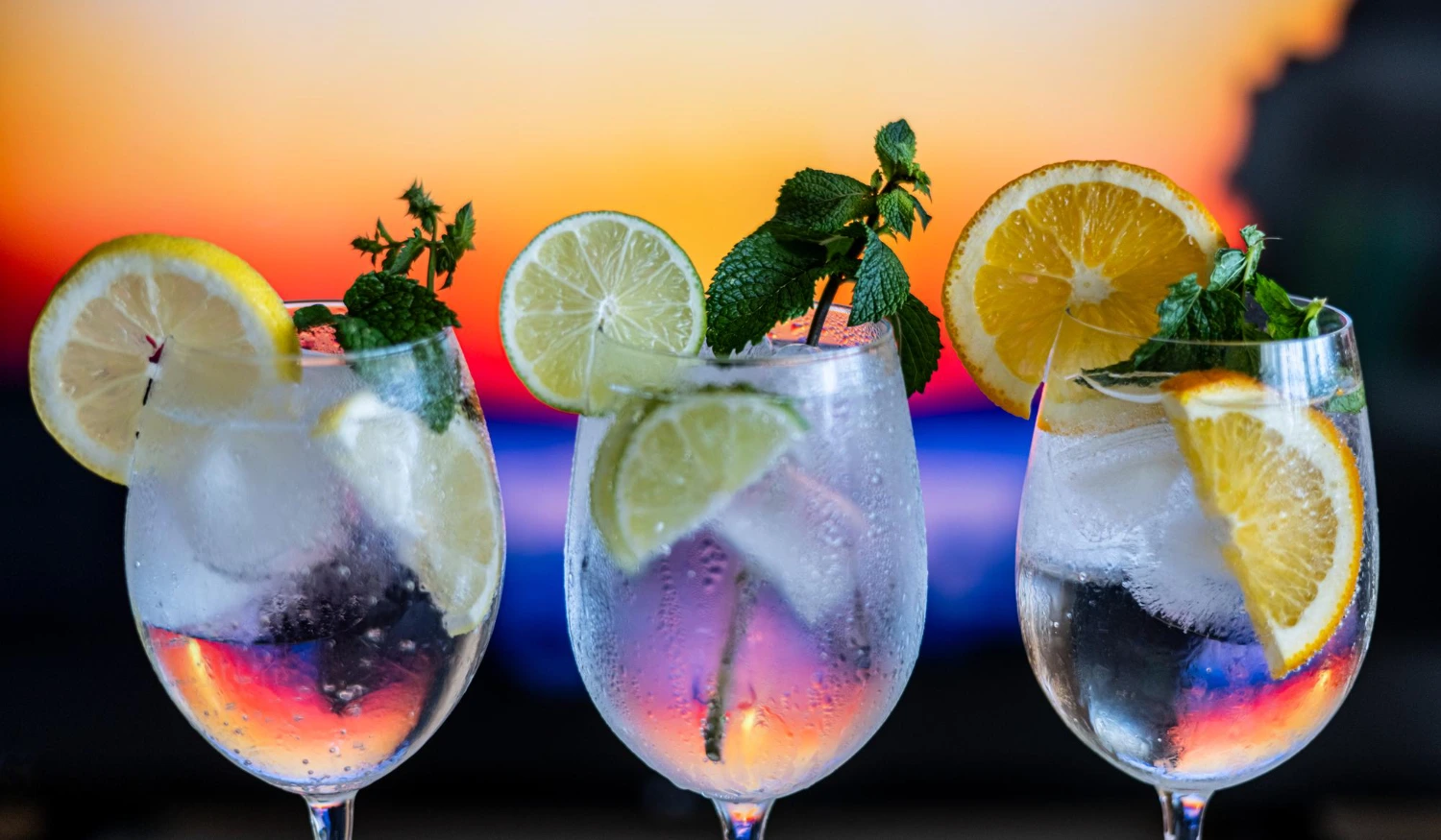 taças de gin ao fim de tarde
